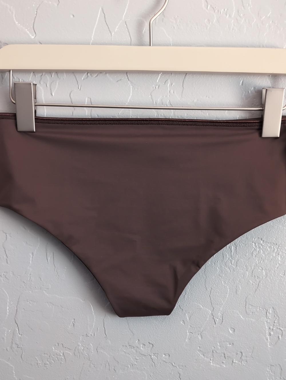 Leonisa Moderate Compression Seamless Thong Contouring Panty Shapewear